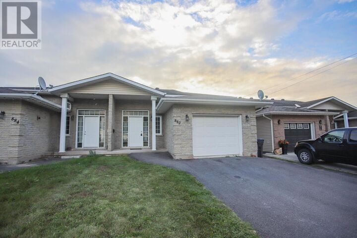 Property Photo:  882 Pine St  ON P6B 3G3 