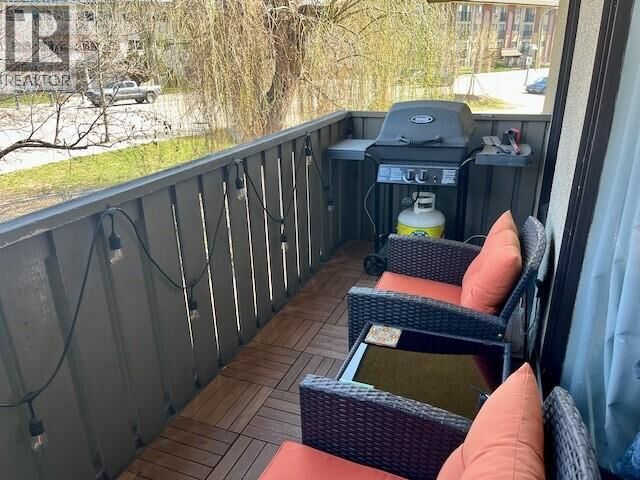 Property Photo:  353 Boyce Crescent 11  BC V1Y 5Z7 