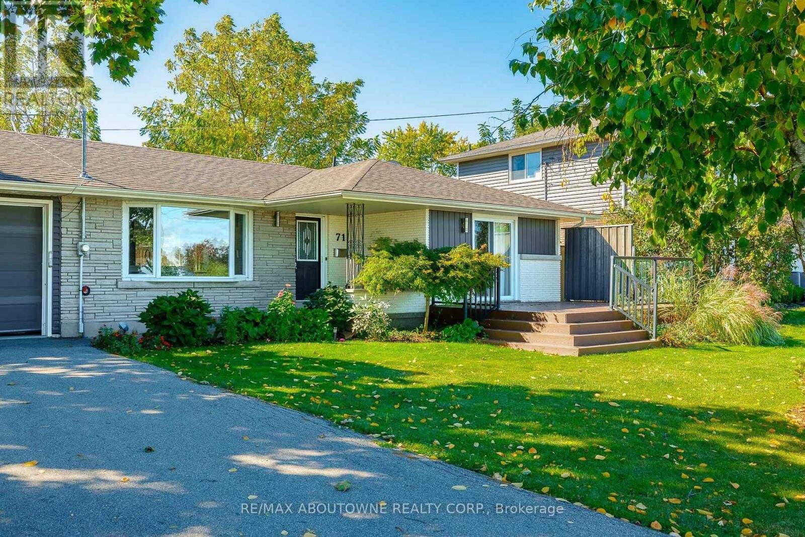 Property Photo:  71 Lakeside Drive Upper  ON L3M 2L4 