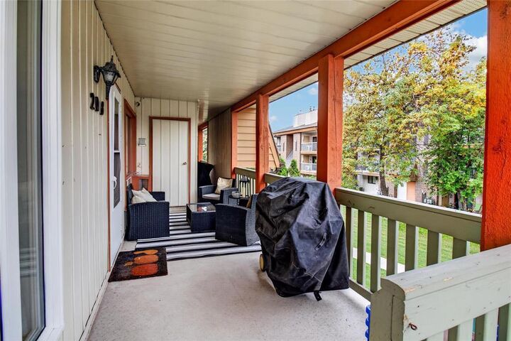Property Photo:  1760 Henderson Highway  MB R2G 3H2 
