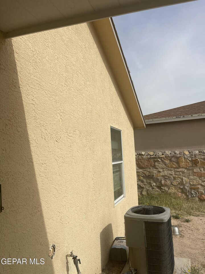 Property Photo: 6016 Honeybee Court TX 79924
