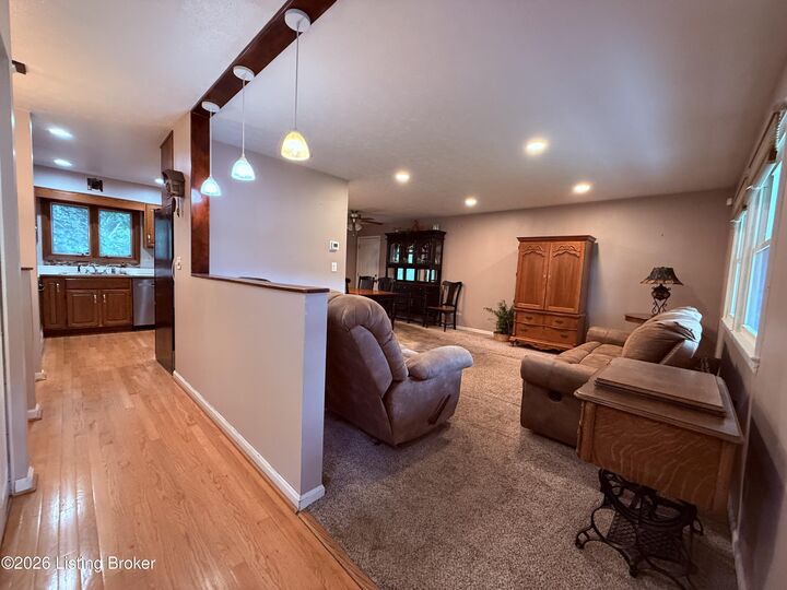 Property Photo: 615 Rymer Way KY 40223