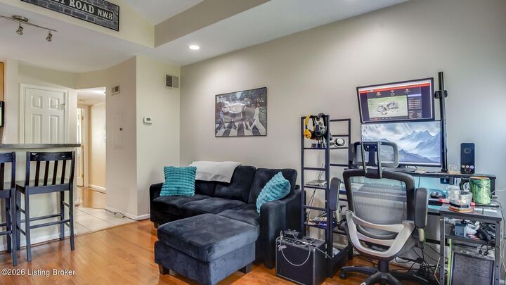 Property Photo: 1856 Frankfort Ave Apt 6 KY 40206