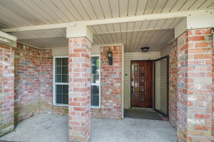 Property Photo: 2102 Oak Shores Drive TX 77339