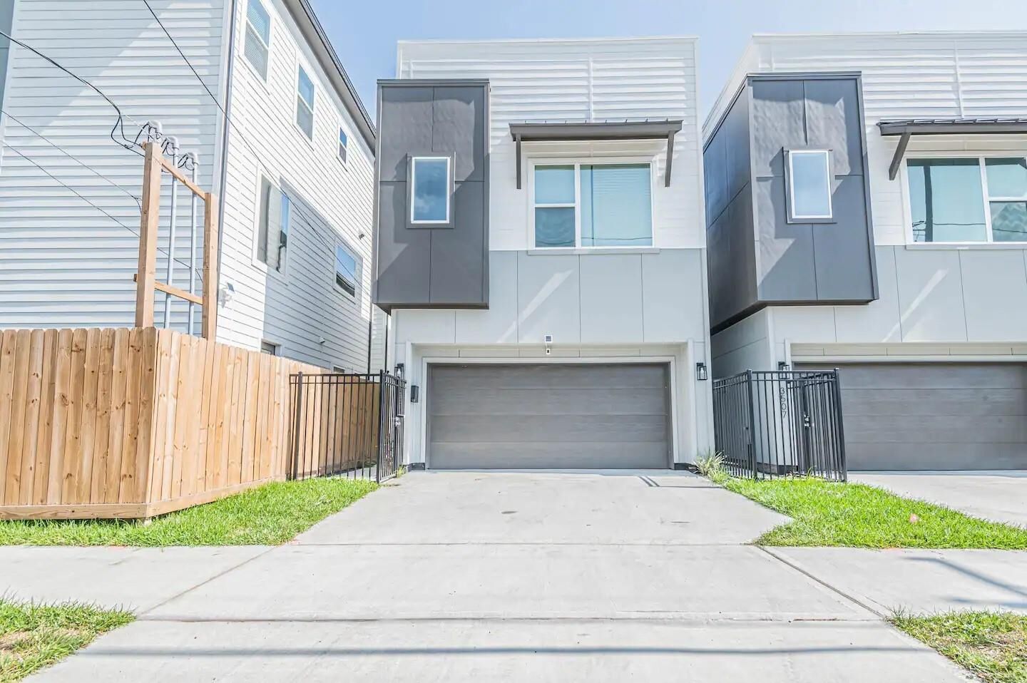 Property Photo:  3505 Ennis Street  TX 77004 