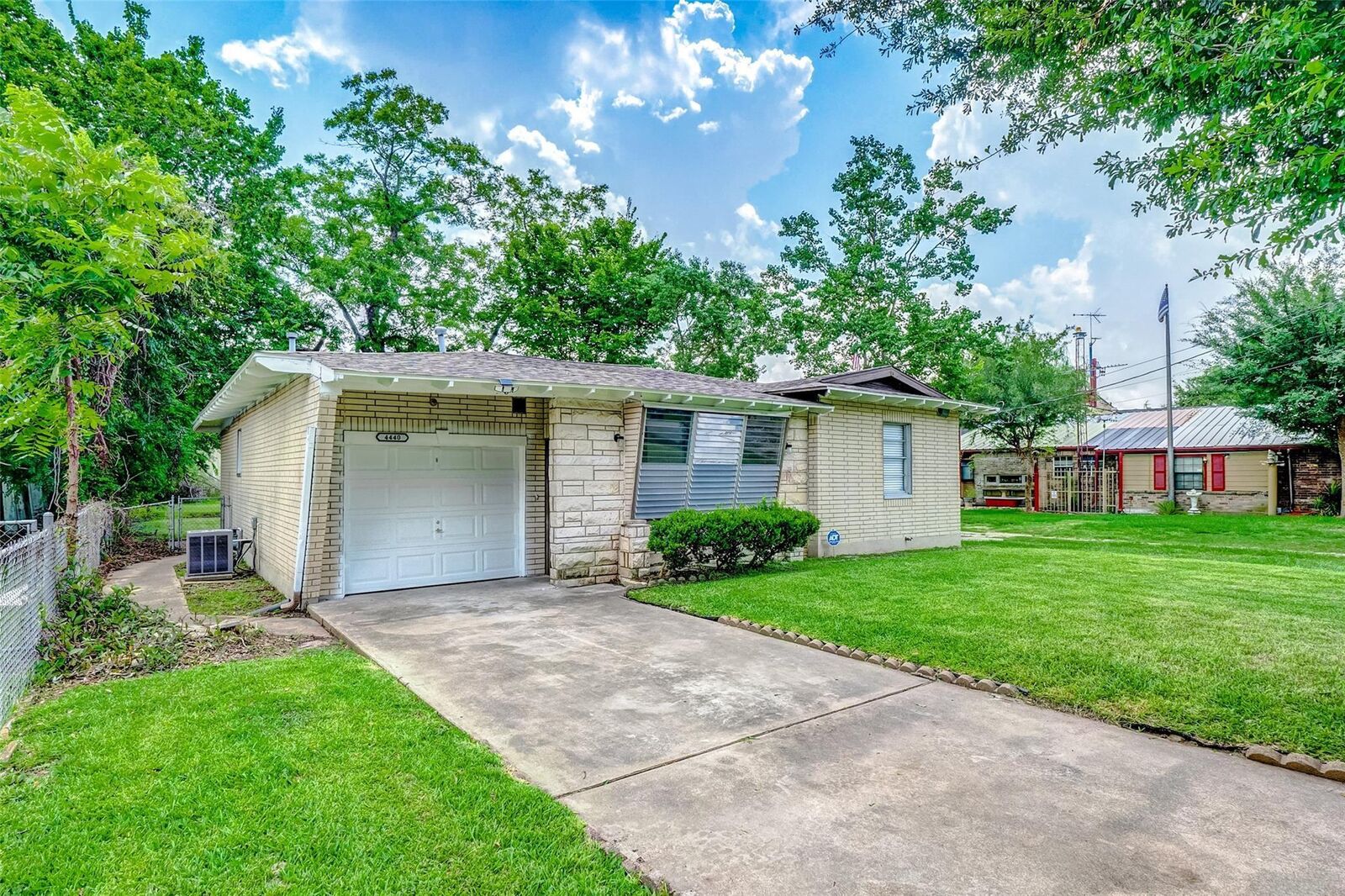 Property Photo:  4440 Castor Street  TX 77022 