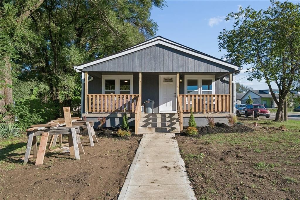 Property Photo: 139 E 3rd Street KS 66086