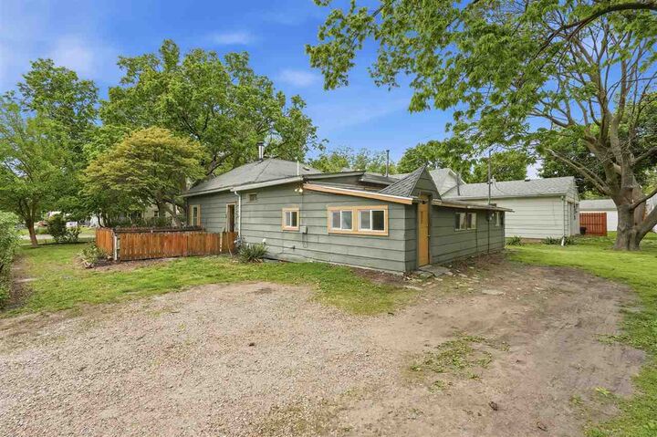 Property Photo: 811 S 5th Street IA 52556
