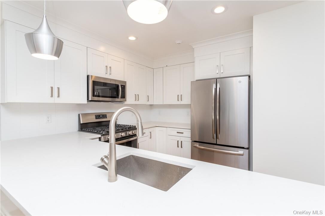 Property Photo: 121 Fisher Avenue 5 NY 10606