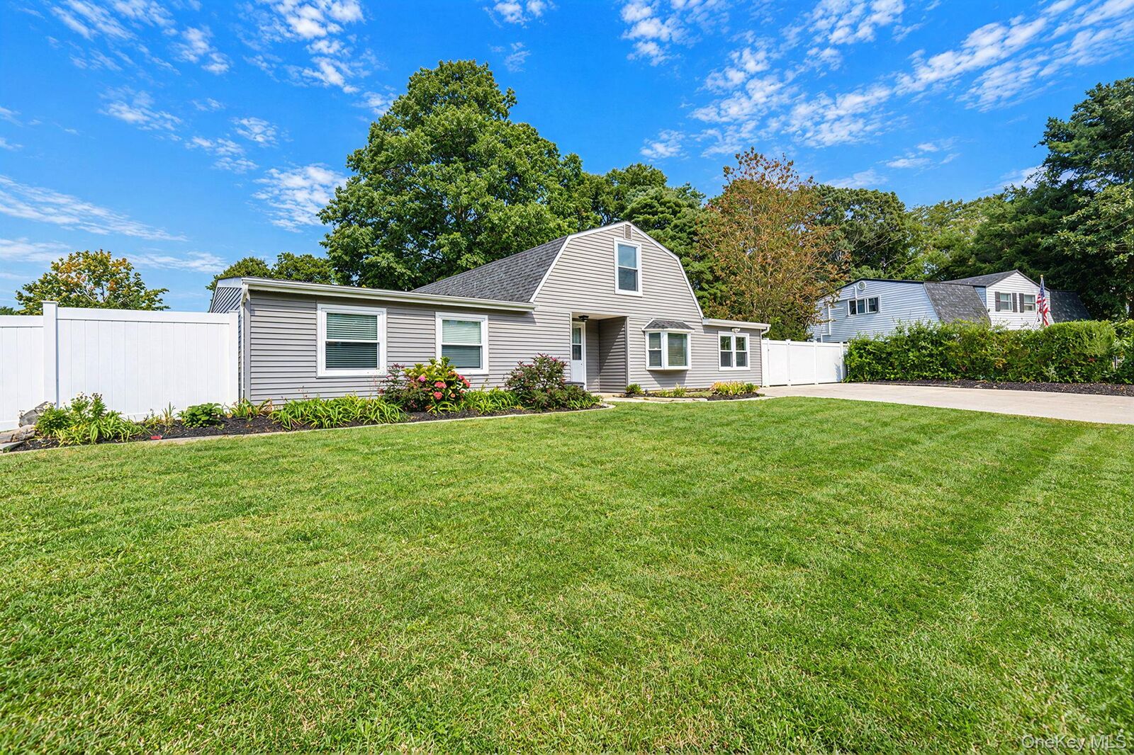 Property Photo:  27 Lehigh Lane  NY 11738 
