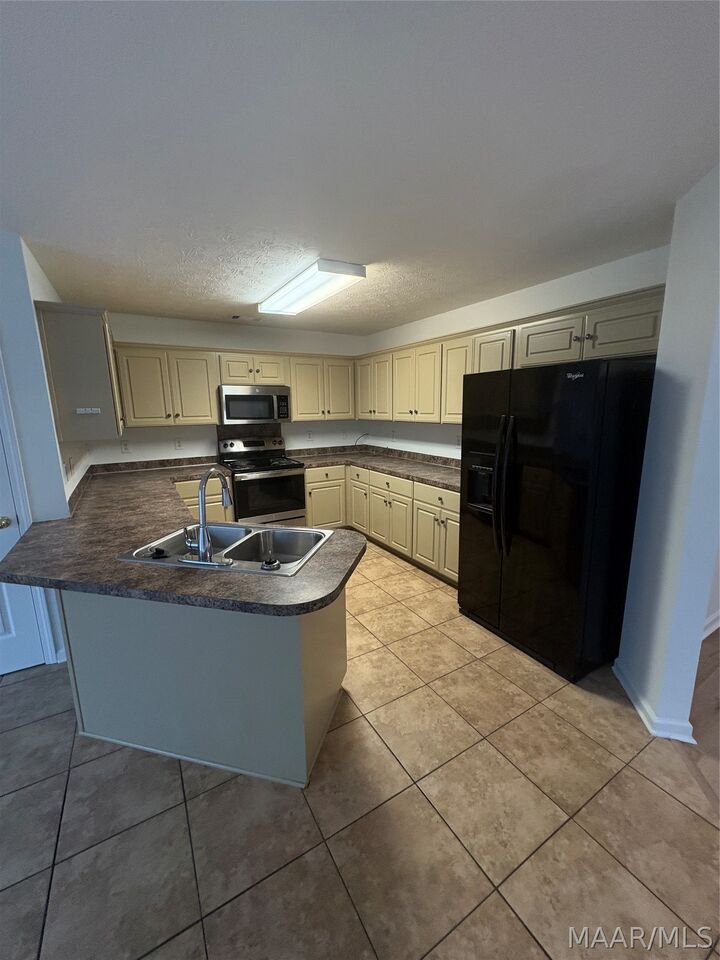 Property Photo: 69 Uden Way AL 36054