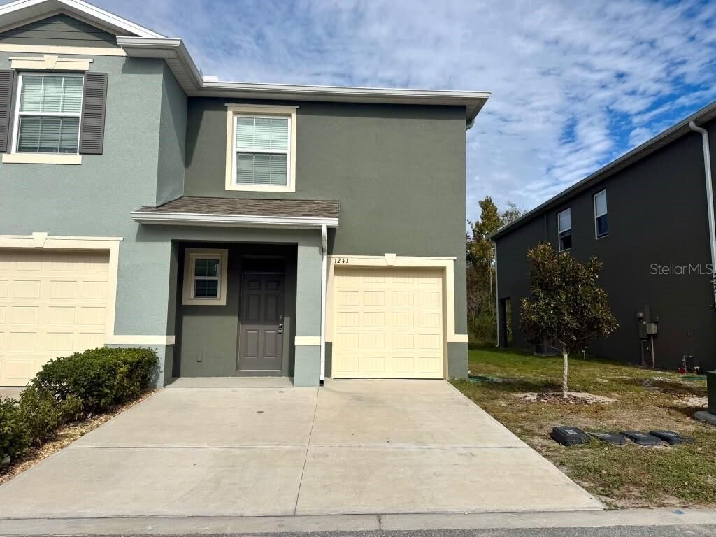Property Photo:  1241 Yellow Finch Drive  FL 33837 