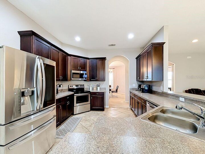 Property Photo: 4046 Dinner Lake Way FL 33859