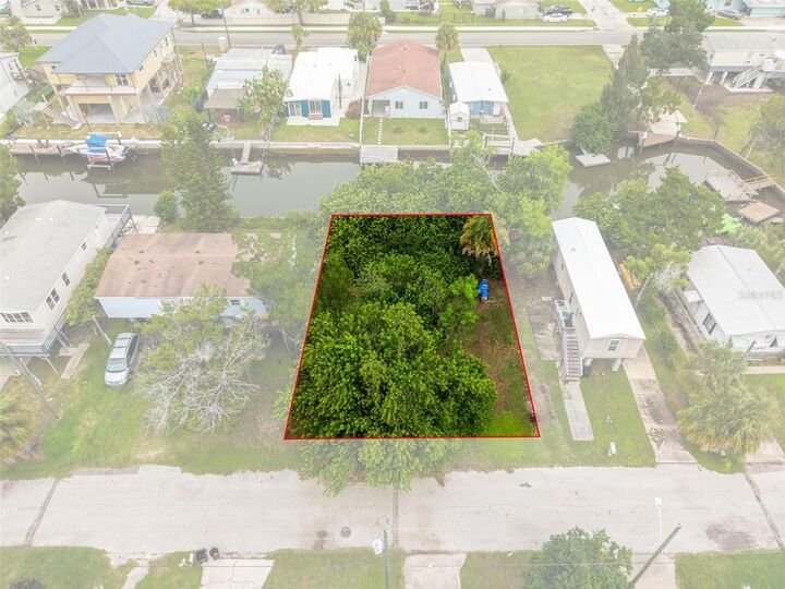 Property Photo:  6825 Albatross Lane  FL 34667 