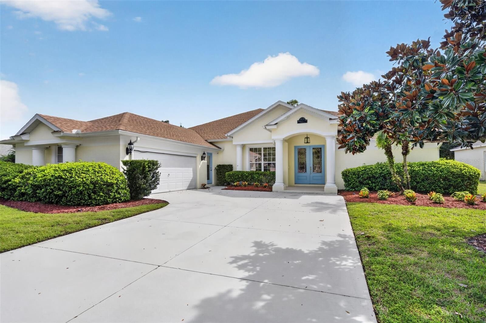 Property Photo:  2213 Wandering Oak Terrace  FL 34746 
