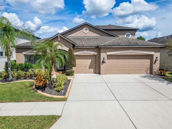 Property Photo:  11520 Scarlet Ibis Place  FL 33569 