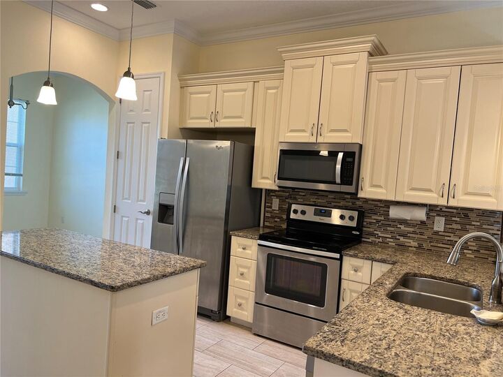 Property Photo:  635 Kenneth Way  FL 34689 