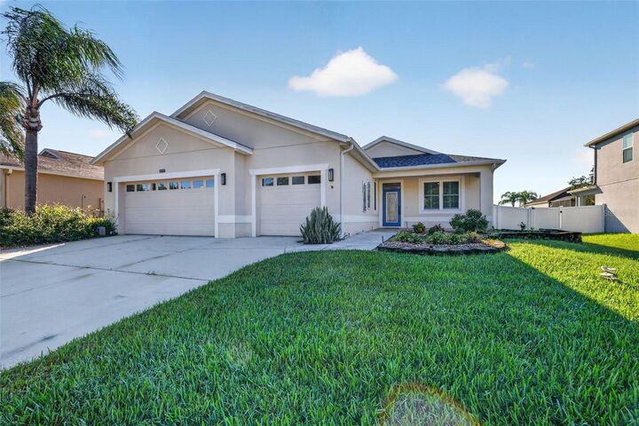 Property Photo: 4913 Royce Drive FL 32757