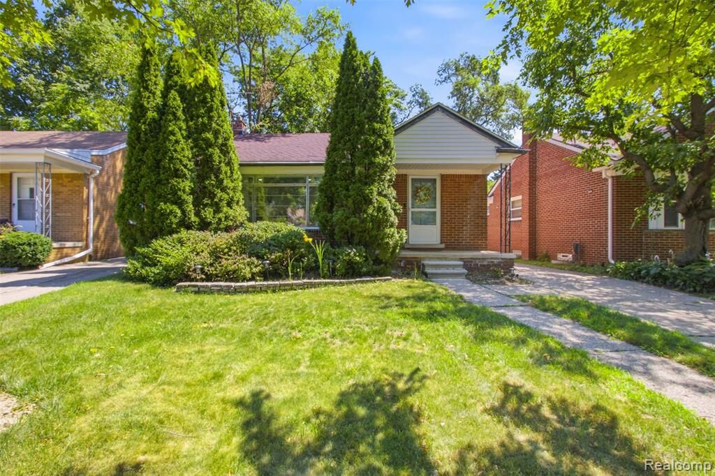 Property Photo: 9546 Hazelton Avenue MI 48239 1402