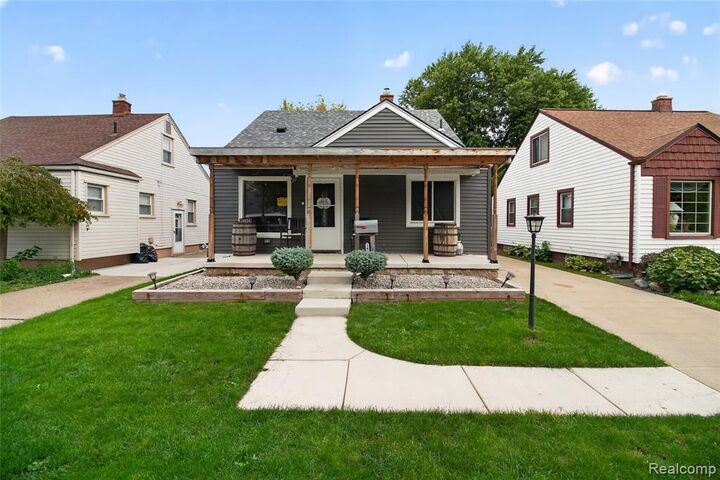 Property Photo: 14924 Euclid Avenue MI 48101 2958