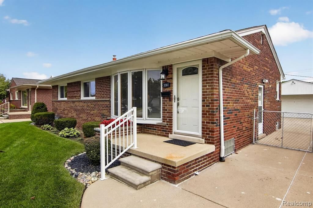 Property Photo:  3387 Norwood Drive  MI 48183 3581 