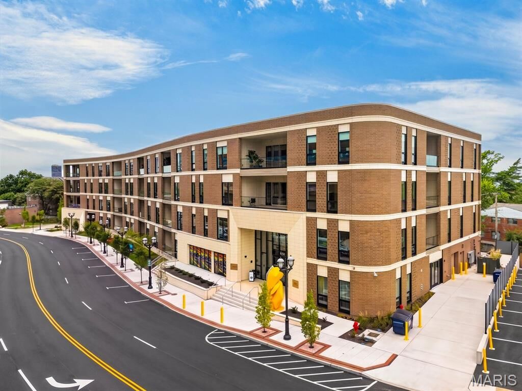 Property Photo: 8250 Forsyth Boulevard 409 MO 63105