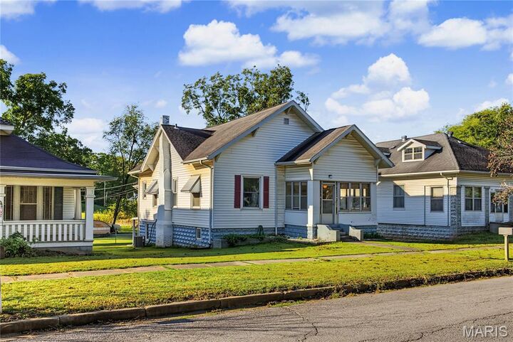 Property Photo: 407 E Maple Street MO 63780
