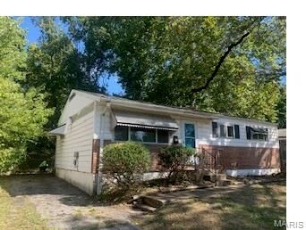 Property Photo:  953 Clearfield Drive  MO 63135 