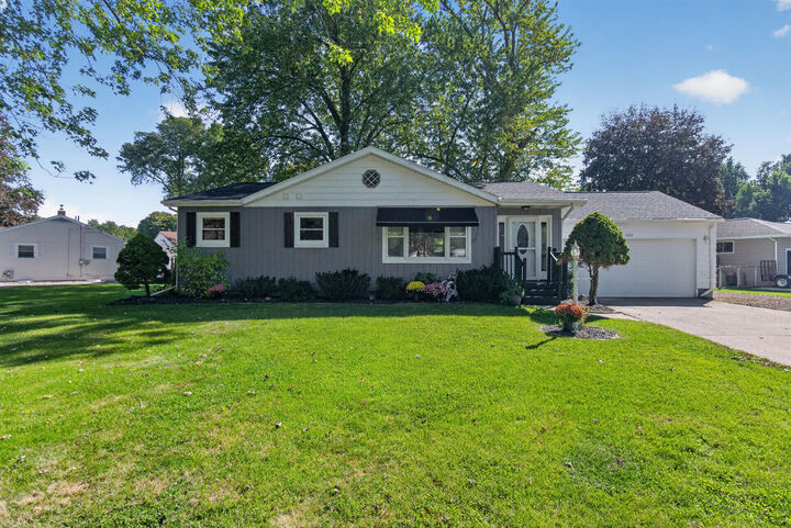 Property Photo:  1525 Devonshire Road  MI 49203 