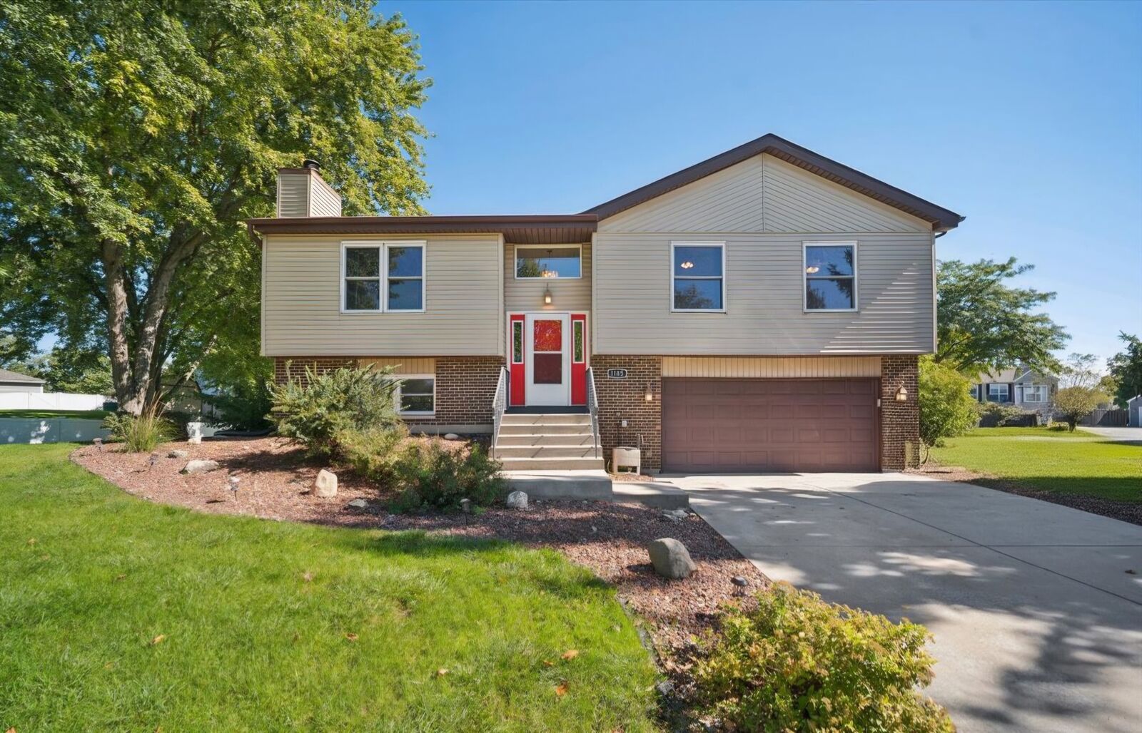 Property Photo:  1185 S Appletree Lane  IL 60103 