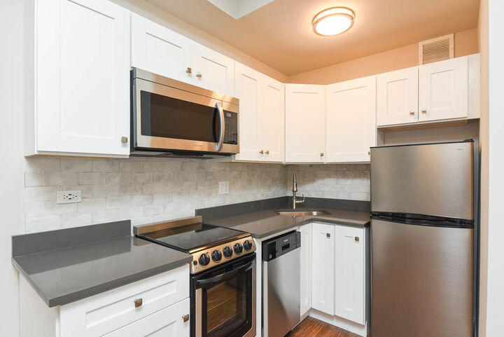 Property Photo:  640 W Wrightwood Avenue 109  IL 60614 