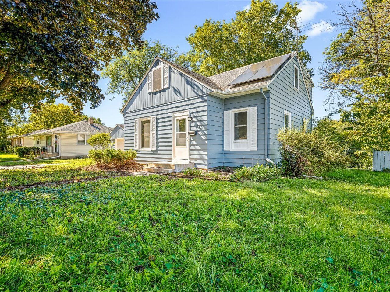 Property Photo:  407 Glendale Avenue  IL 61108 