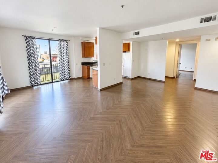 Property Photo:  625 S Berendo Street 201  CA 90005 