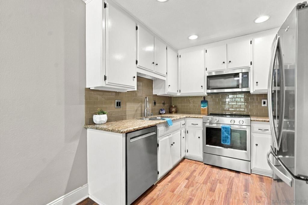 Property Photo:  140 Walnut 2F  CA 92103 