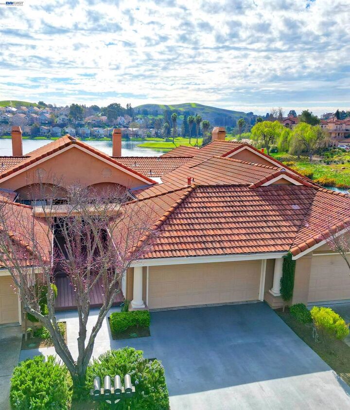 Property Photo:  2057 Echo Pl  CA 94582 