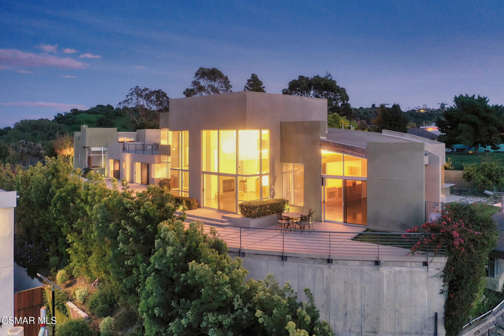 Property Photo:  3681 Alomar Drive  CA 91423 