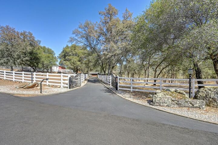 Property Photo: 4020 Saddlehorn Court CA 95682