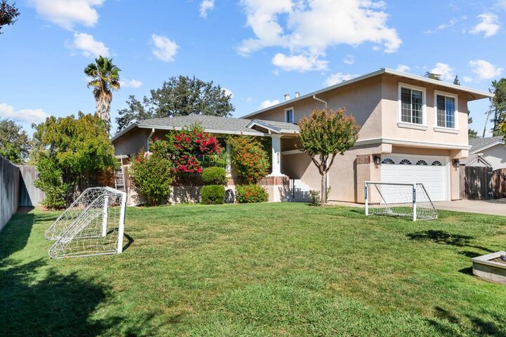 Property Photo:  8117 English Oak Way  CA 95610 