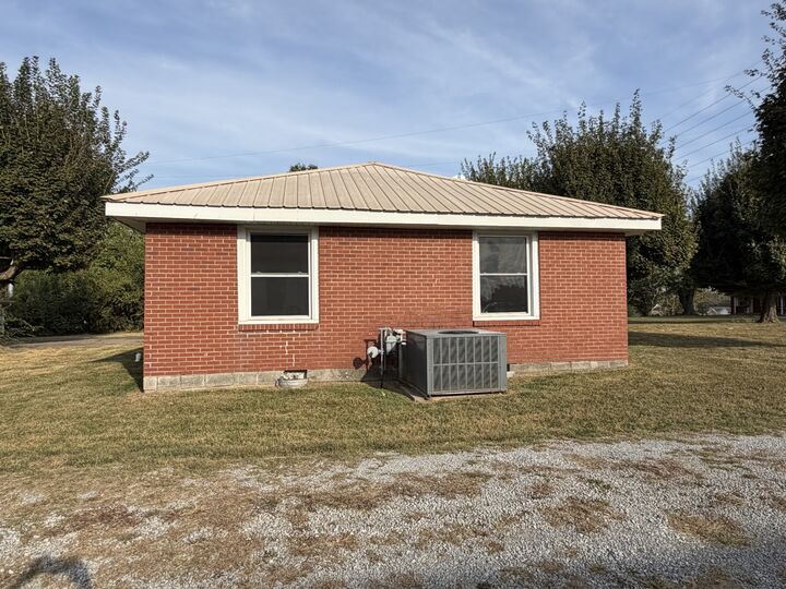 Property Photo:  106 Fountain Head Rd  TN 37148 