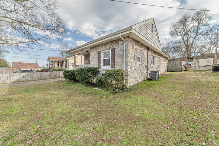 Property Photo:  1620 Essex Ave  TN 37216 