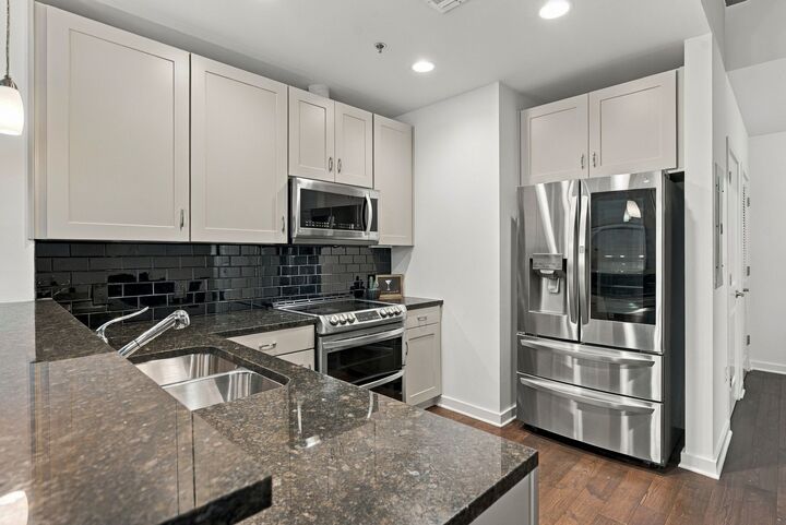 Property Photo: 301 Demonbreun St 1120 TN 37201