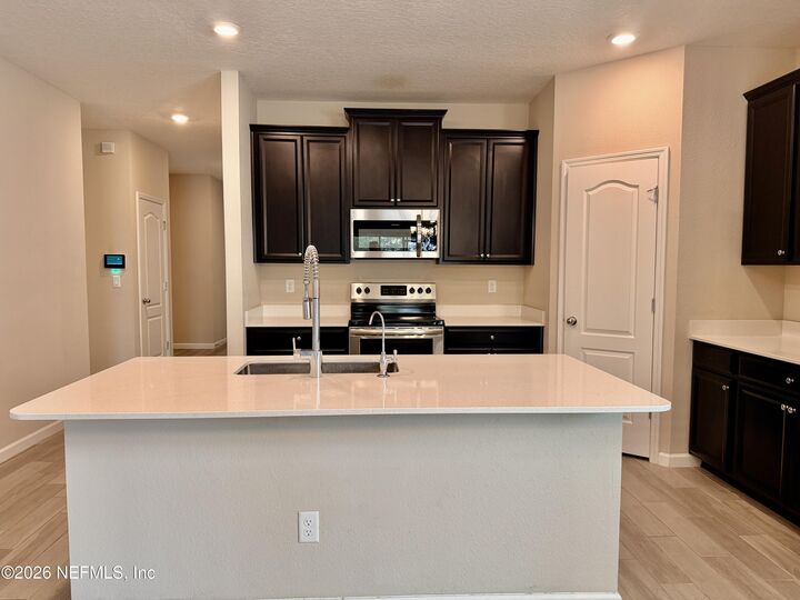 Property Photo: 10153 Roman Lane FL 32218