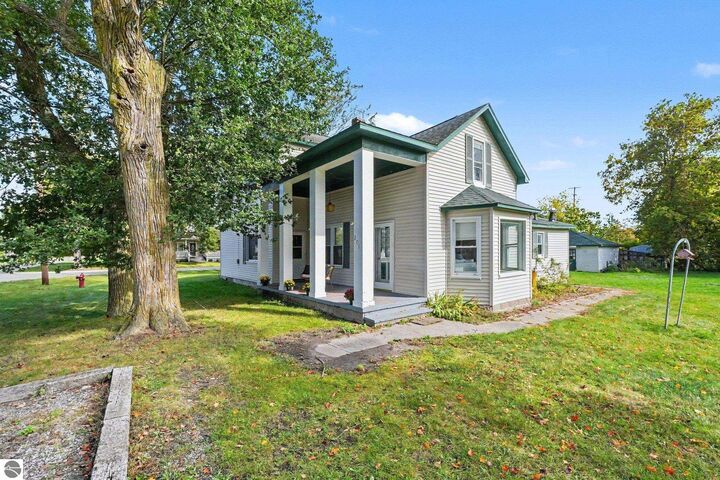 Property Photo:  201 6th Avenue  MI 48763 