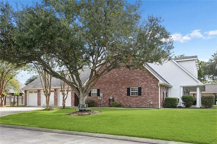 Property Photo:  108 Lake Ridge Drive  LA 70068 