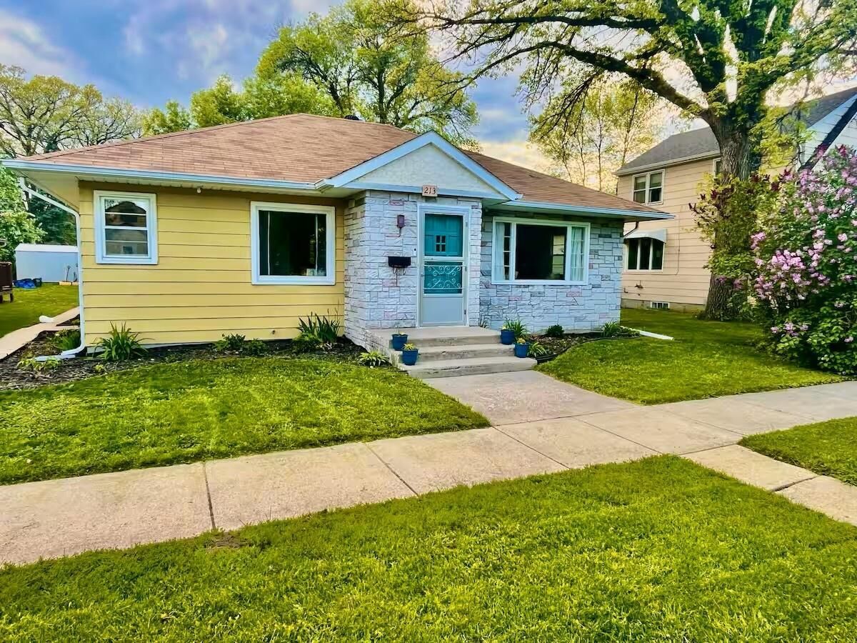 Property Photo: 213 Tindolph Avenue N MN 56701