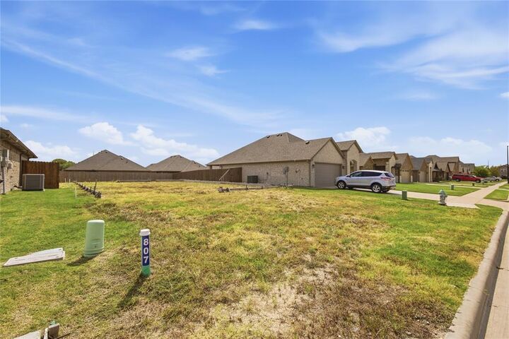 Property Photo: 807 Moseley Lane TX 75402