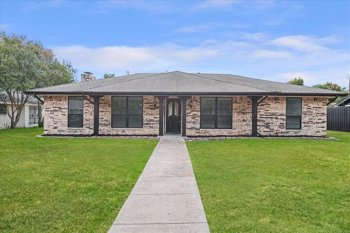 Property Photo:  236 Charles Street  TX 75115 