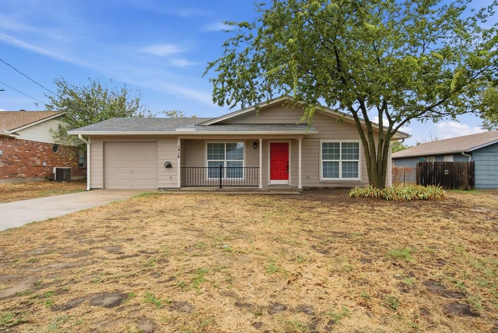 Property Photo:  1416 N Rusk Street  TX 76086 