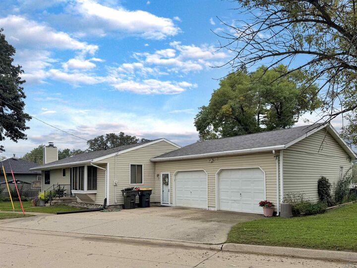 Property Photo:  1913 Riverview Blvd  IA 51103 