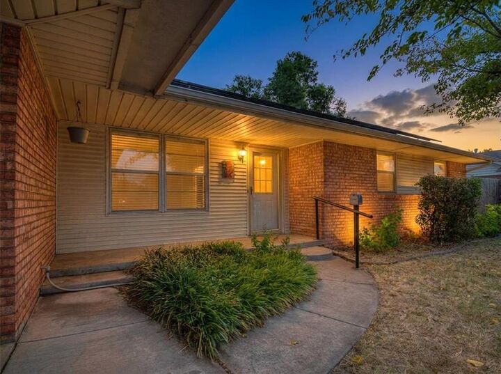 Property Photo:  225 Mimosa Drive  OK 73069 